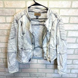 Guess brand jacket. Size small.